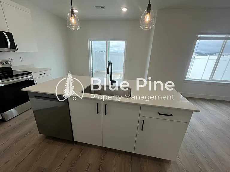 1195 Jaylee Dr #1 — Photo 5