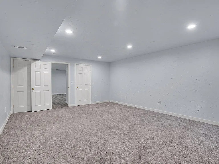 8065 Eagleview Dr — Photo 36