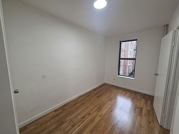 3rd image of 152 Sherman Ave APT 41