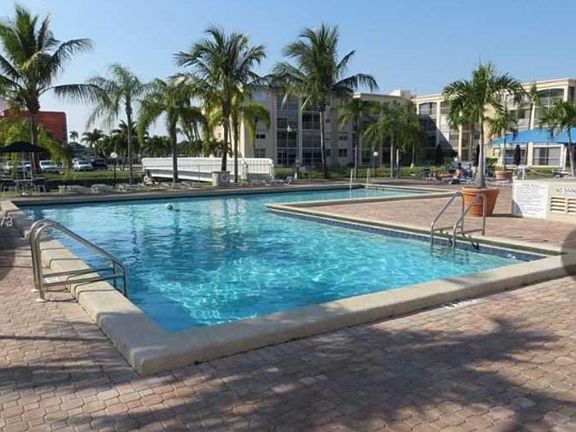 4th image of 501 E Dania Beach Blvd