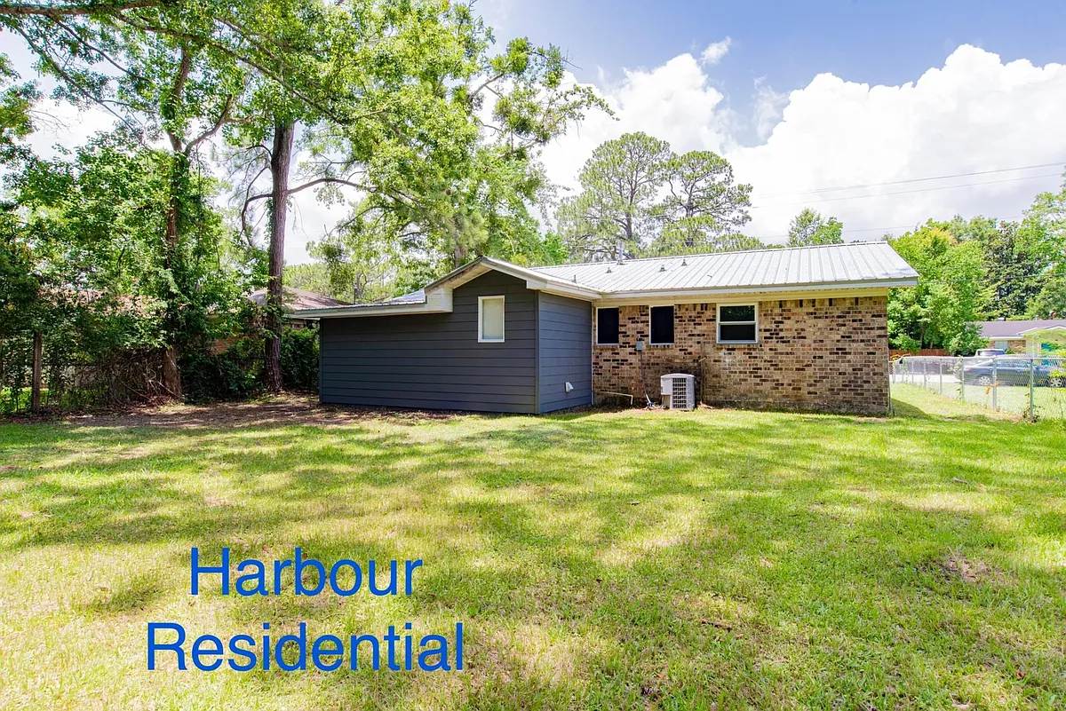 Building Photo - 3909 Creekway Dr E