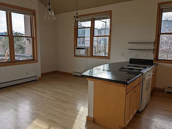 5th image of 1435 Yarmouth Ave Unit 202
