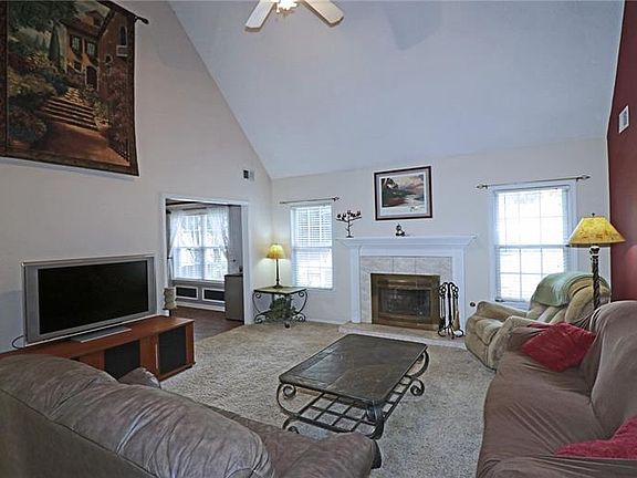 5th image of 617 Weaver Falls Ct