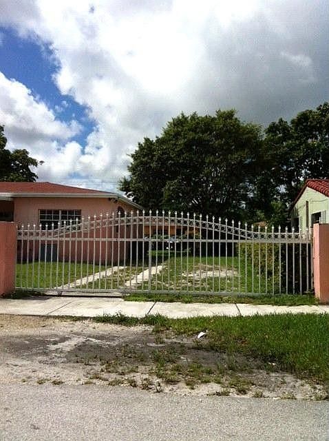 2nd image of 1520 NW 133rd St