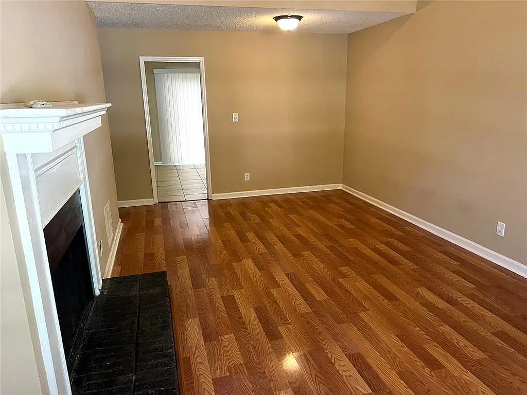 3 bed, 2.0 bath, 1263 sqft, $1,495 — Photo 3