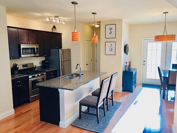 3rd image of 10 Linden Ln #10