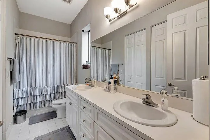 2500 Venetian Ct — Photo 4