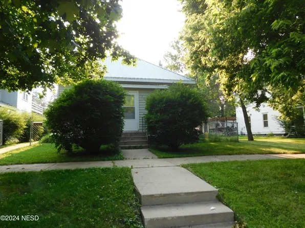 304 N Dakota St, Clark, SD 57225
