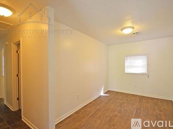 5th image of 322 Dorchester Manor Blvd
