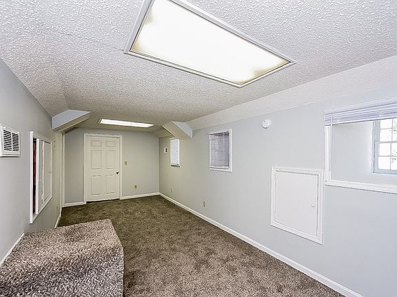 4th image of 362 Wharfsdale Rd
