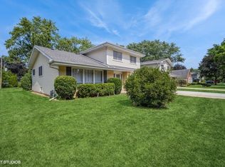 1922 E Hopi Ln, Mount Prospect, IL