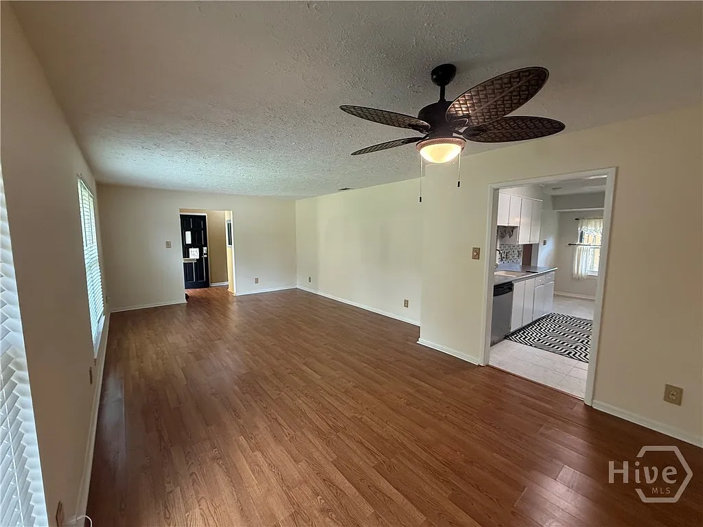 3 bed, 2.0 bath, 1691 sqft, $2,500 — Photo 4