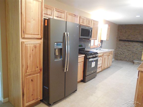 4th image of 2850 Waterford Dr