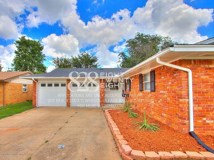 3 bed, 2.0 bath, 1112 sqft, $1,575 — Photo 3