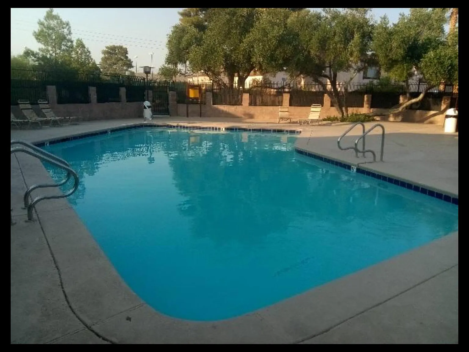 4338 Caliente St — Photo 2
