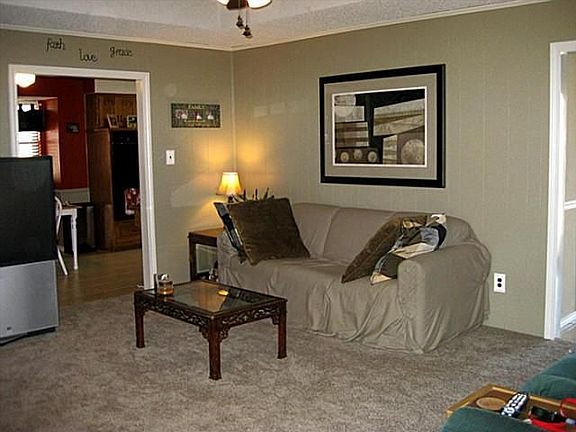 2nd image of 1886 Hillcrest Dr