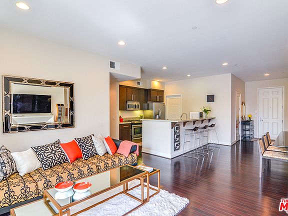 3rd image of 4820 Bellflower Ave Unit 312