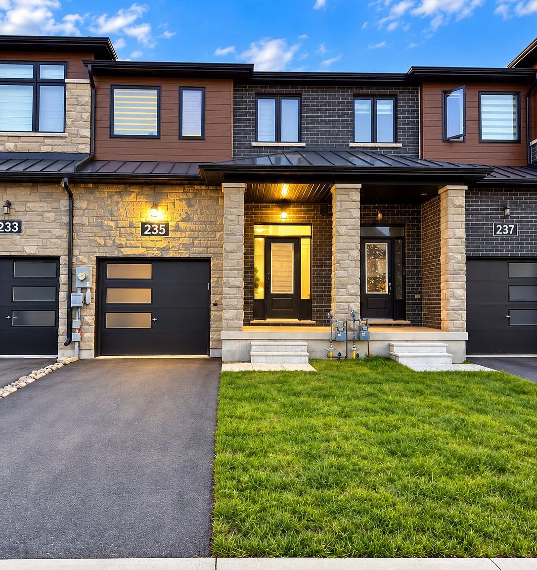3 bed, $2,950 — Photo 1