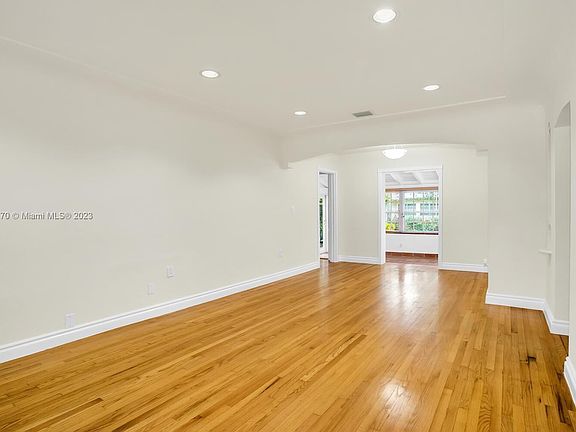4th image of 29 Malaga Ave