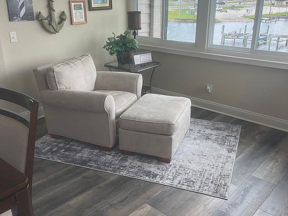 4th image of 126 Governor St #126