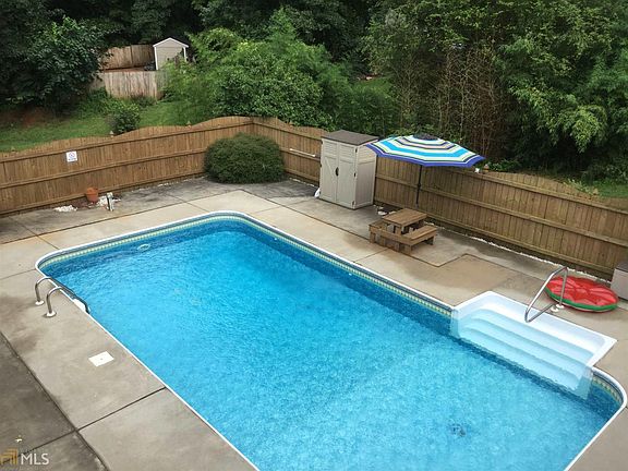 4th image of 528 Redwood Cir
