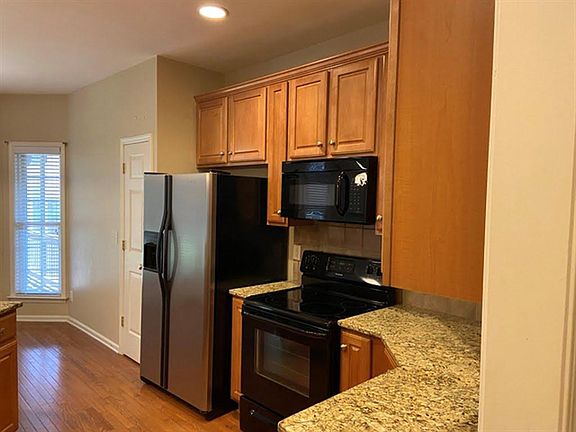 3rd image of 4270 Belle Meade Cir