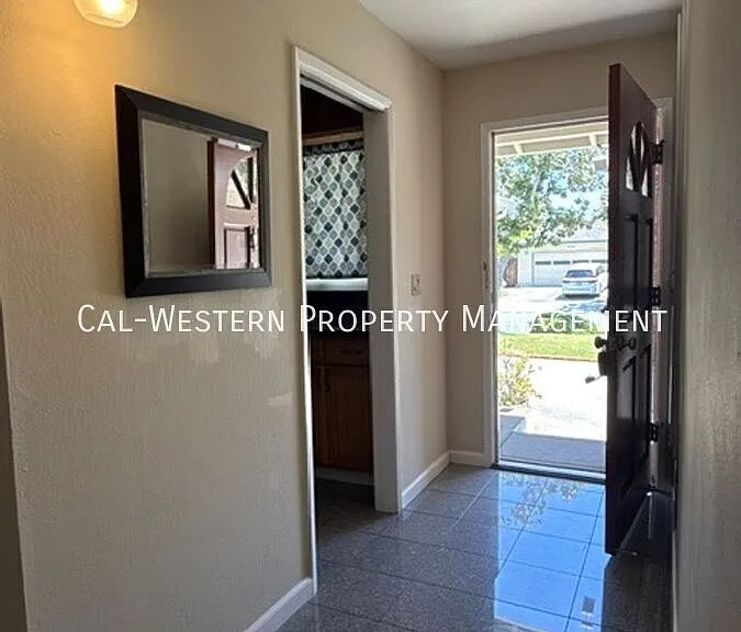 1521 Jasper Dr — Photo 2