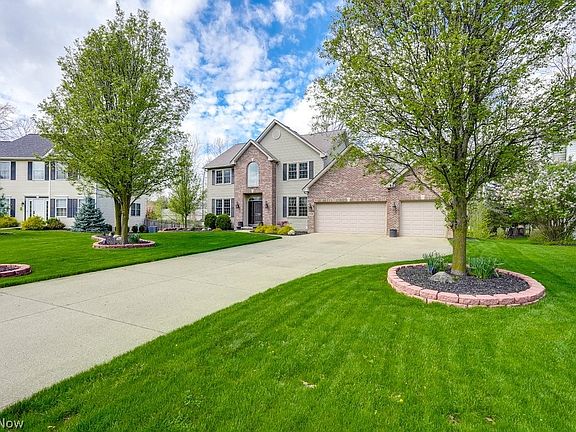 2nd image of 17228 Woodlawn Ct