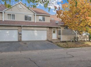 3212 Pecks Woods Dr, Saint Paul, MN 55112