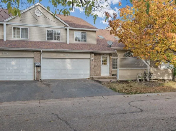 3212 Pecks Woods Dr, Saint Paul, MN 55112