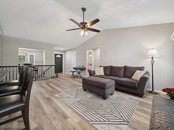 4th image of 411 E Lakecrest Dr
