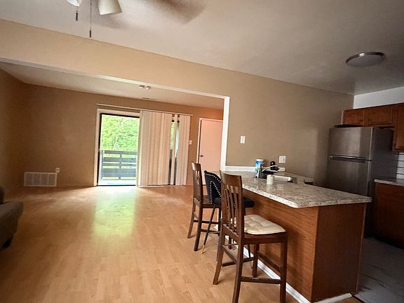 3rd image of 1549 Creekside #B3-3