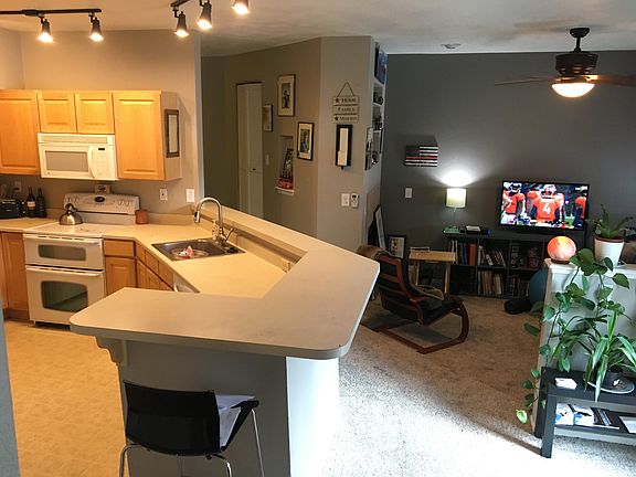 Kitchen/dining area living a