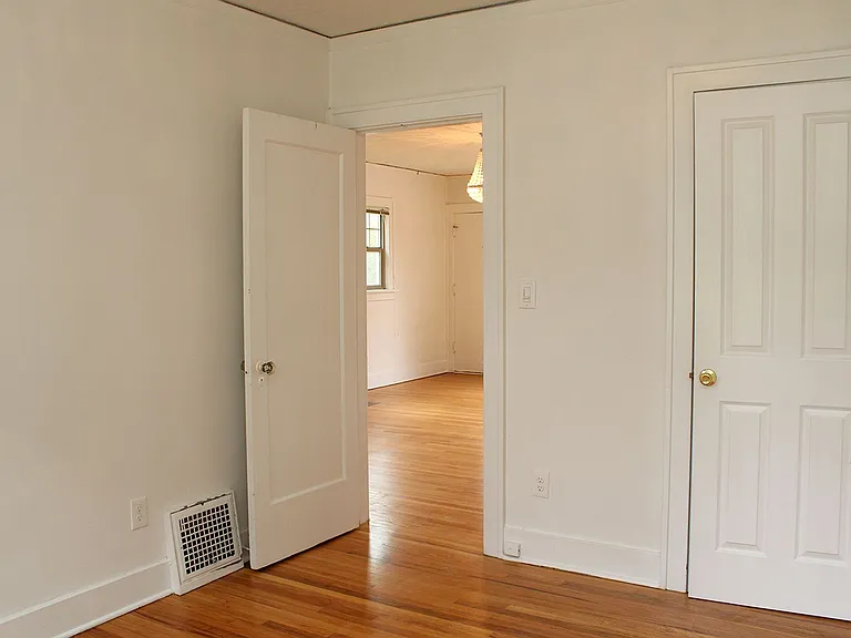 Gorgeous Remodeled Belmont 1 Bedroom with Garage! — Photo 15