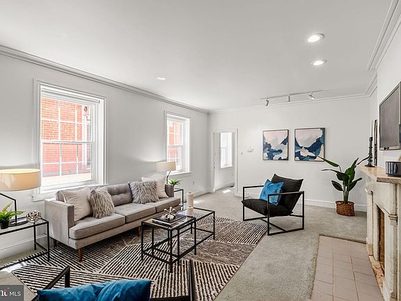 5th image of 258 S 3rd St APT 2