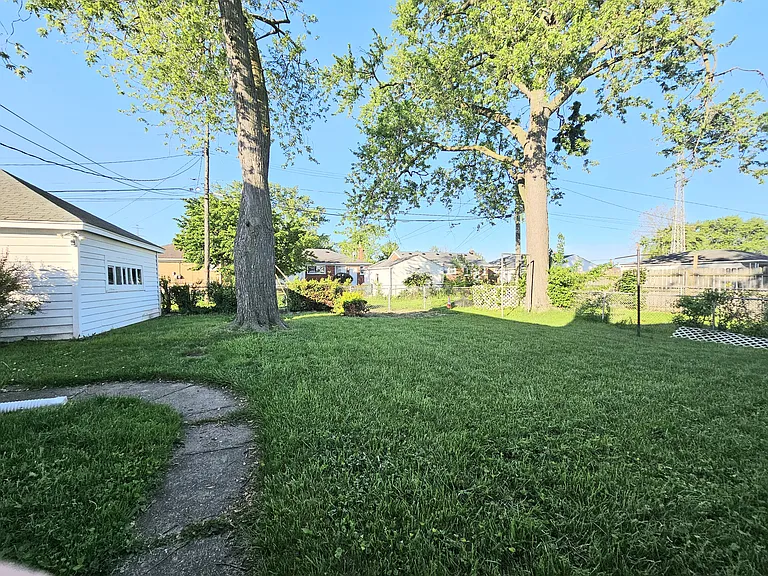 867 Farnham Ave — Photo 38