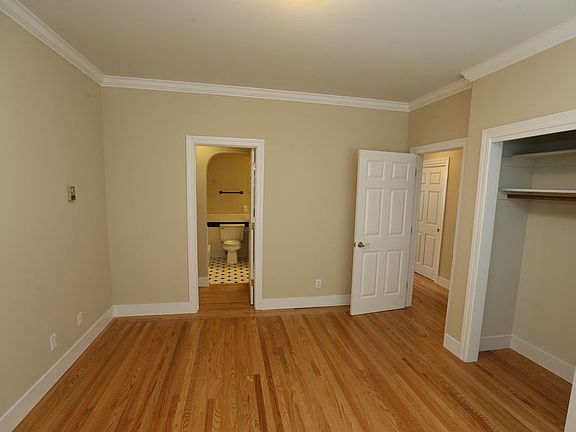5th image of 1925 Jefferson St APT 303