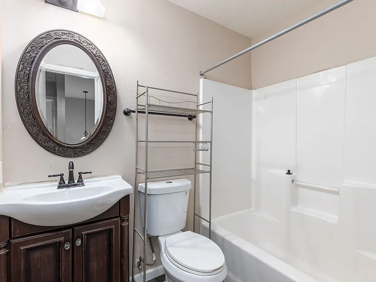 9210 Encino Vlg — Photo 14
