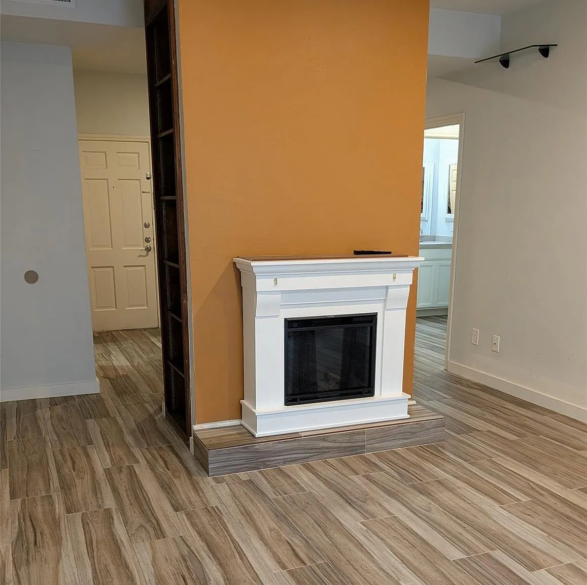 2 bed, 2.0 bath, 1081 sqft, $2,500 — Photo 3
