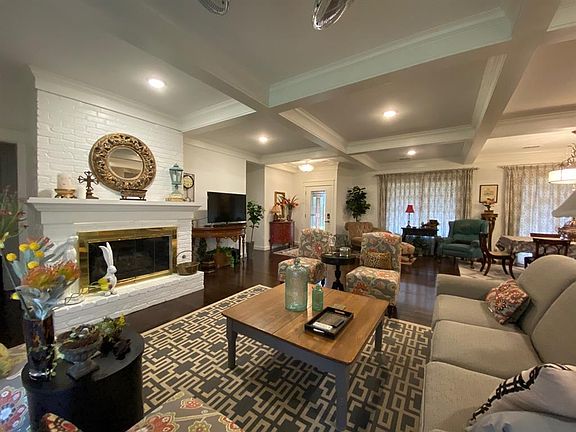3rd image of 2213 Brook Hollow Dr