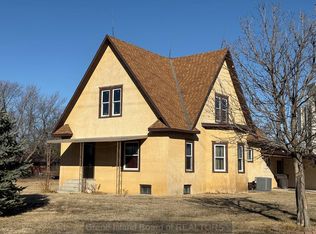4 W 6th Rd, Giltner, NE 68841