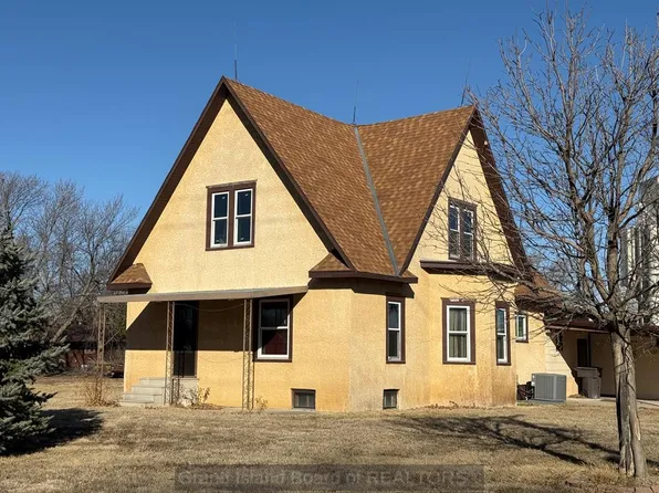 4 W 6th Rd, Giltner, NE 68841