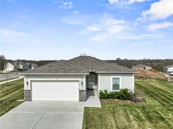 2104 Crestview Ct, Raymore, MO 64083
