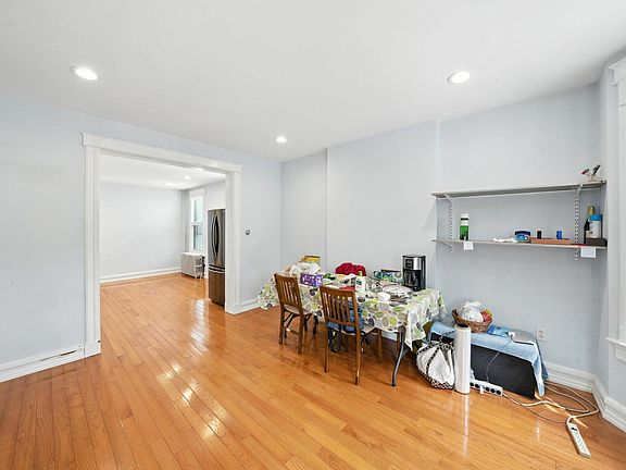 3rd image of 181 Tonnelle Ave