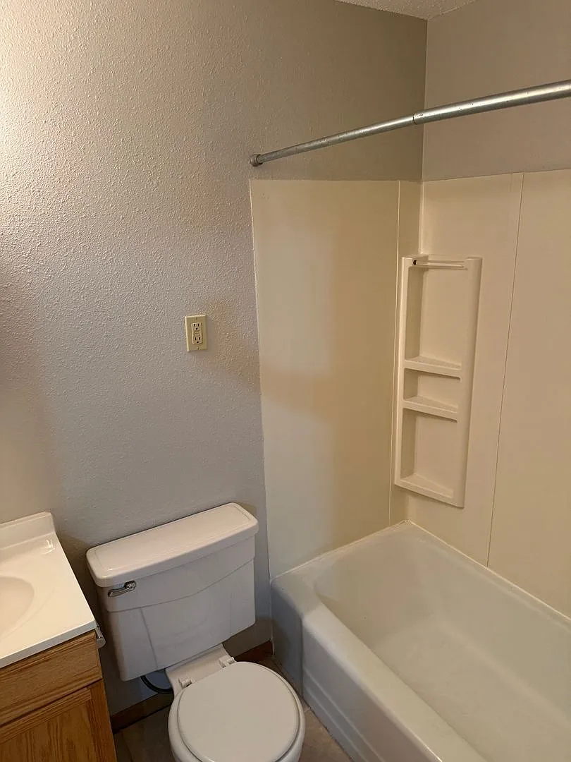 Marathon 804 20th St NW — Photo 3