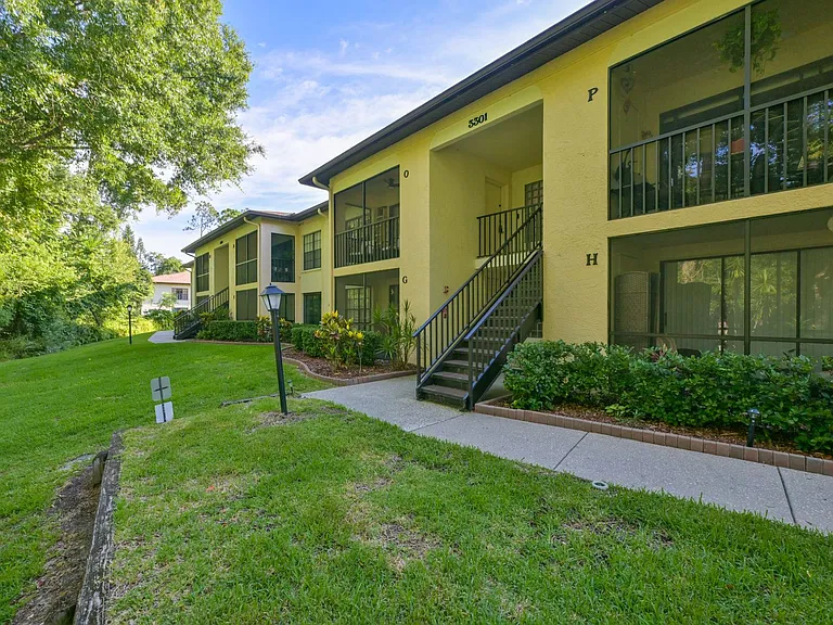 3301 Crystal Ct E #O — Photo 3