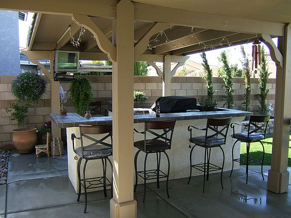 Outdoor BBQ/Kitchen