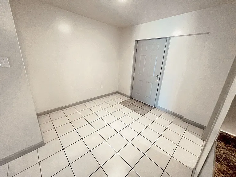 1753 Mast Dr — Photo 3