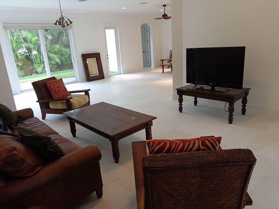 3rd image of 2442 Laurel Lane