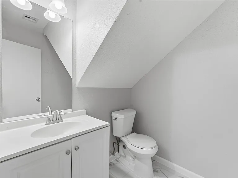 2042 Bridge Cross Ln — Photo 16